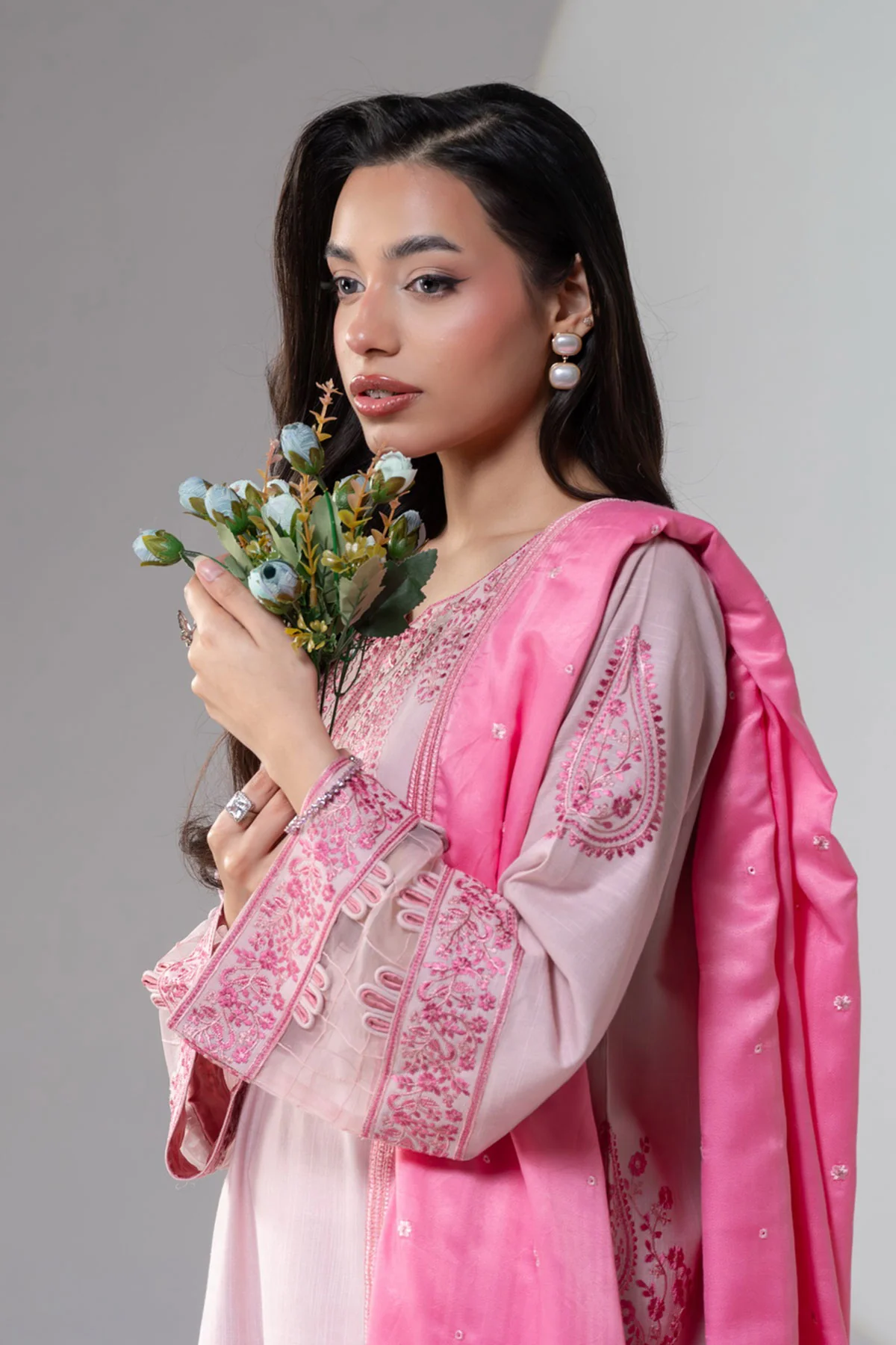 Motif Khaddar Embroidered Suit-068 - Image 3