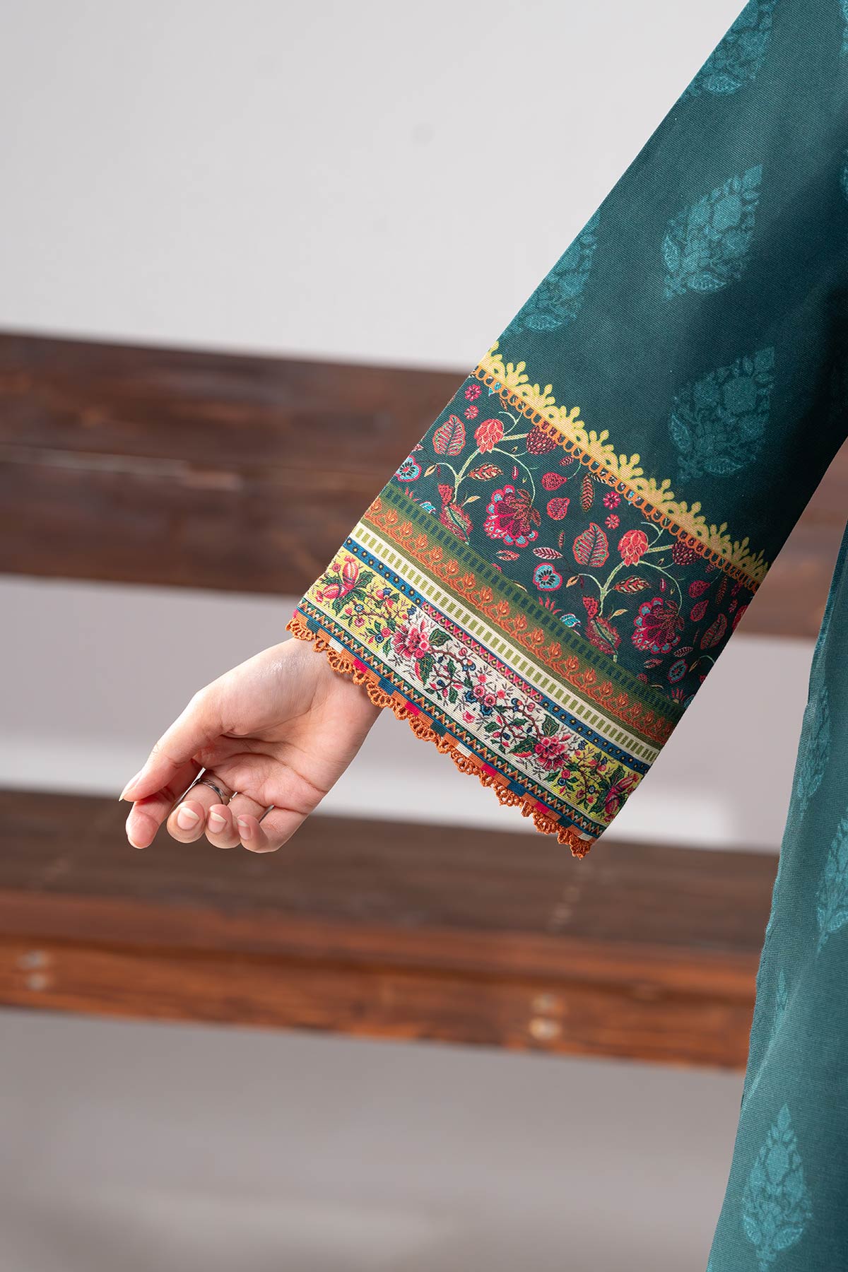 MOTIF KHADDAR PRINTED SUIT-010 - Image 4