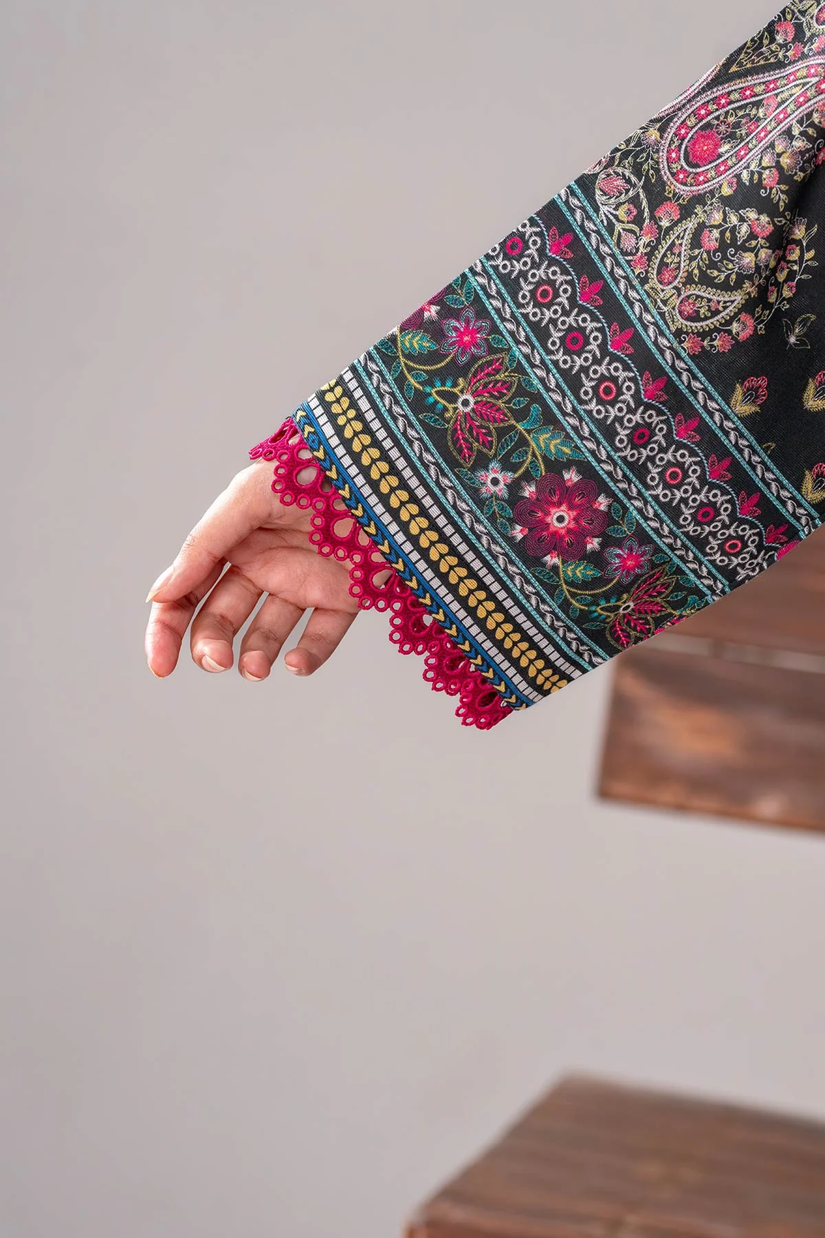 MOTIF KHADDAR PRINTED SUIT-012 - Image 4