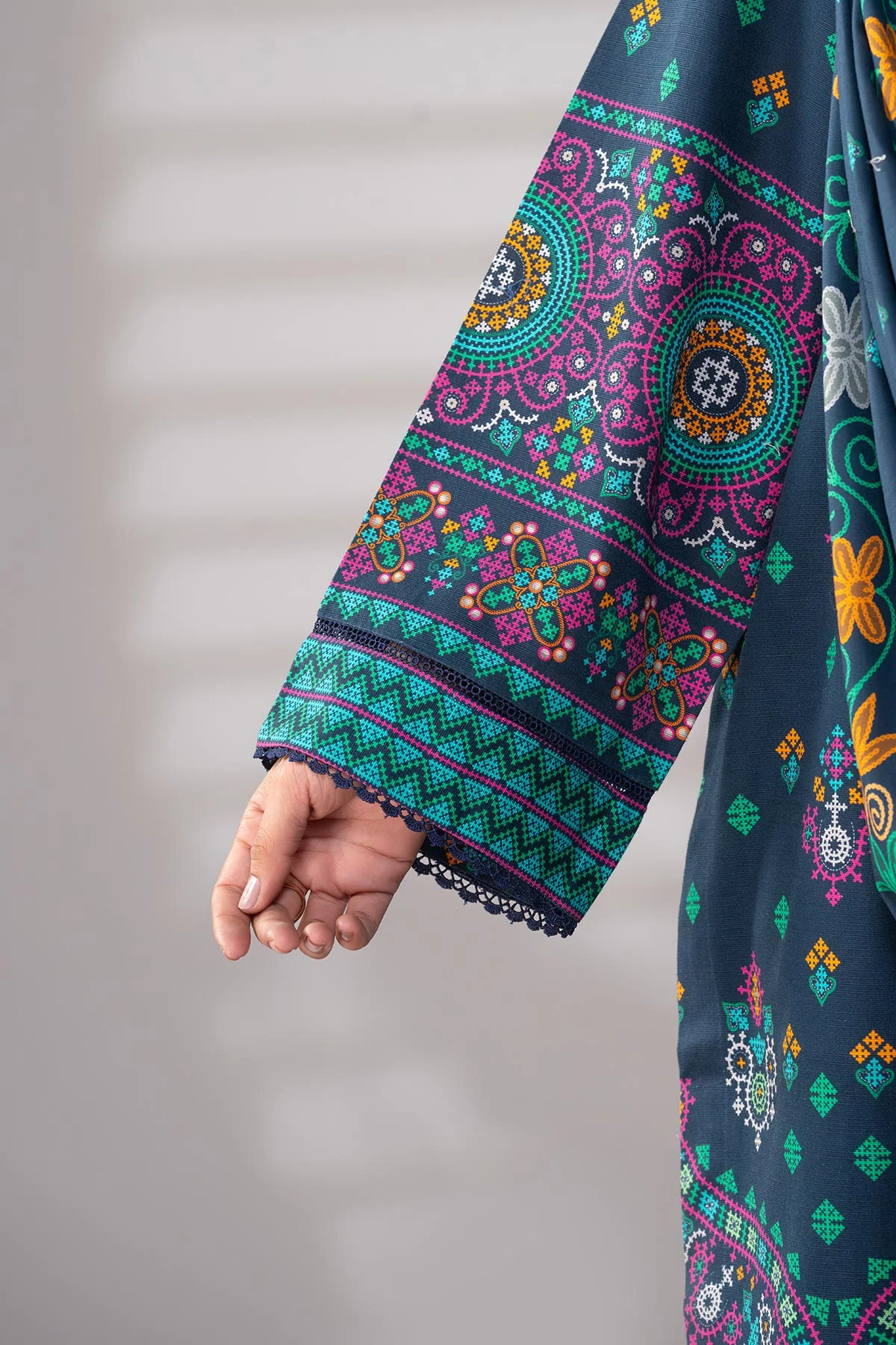 MOTIF KHADDAR PRINTED SUIT-039 - Image 8