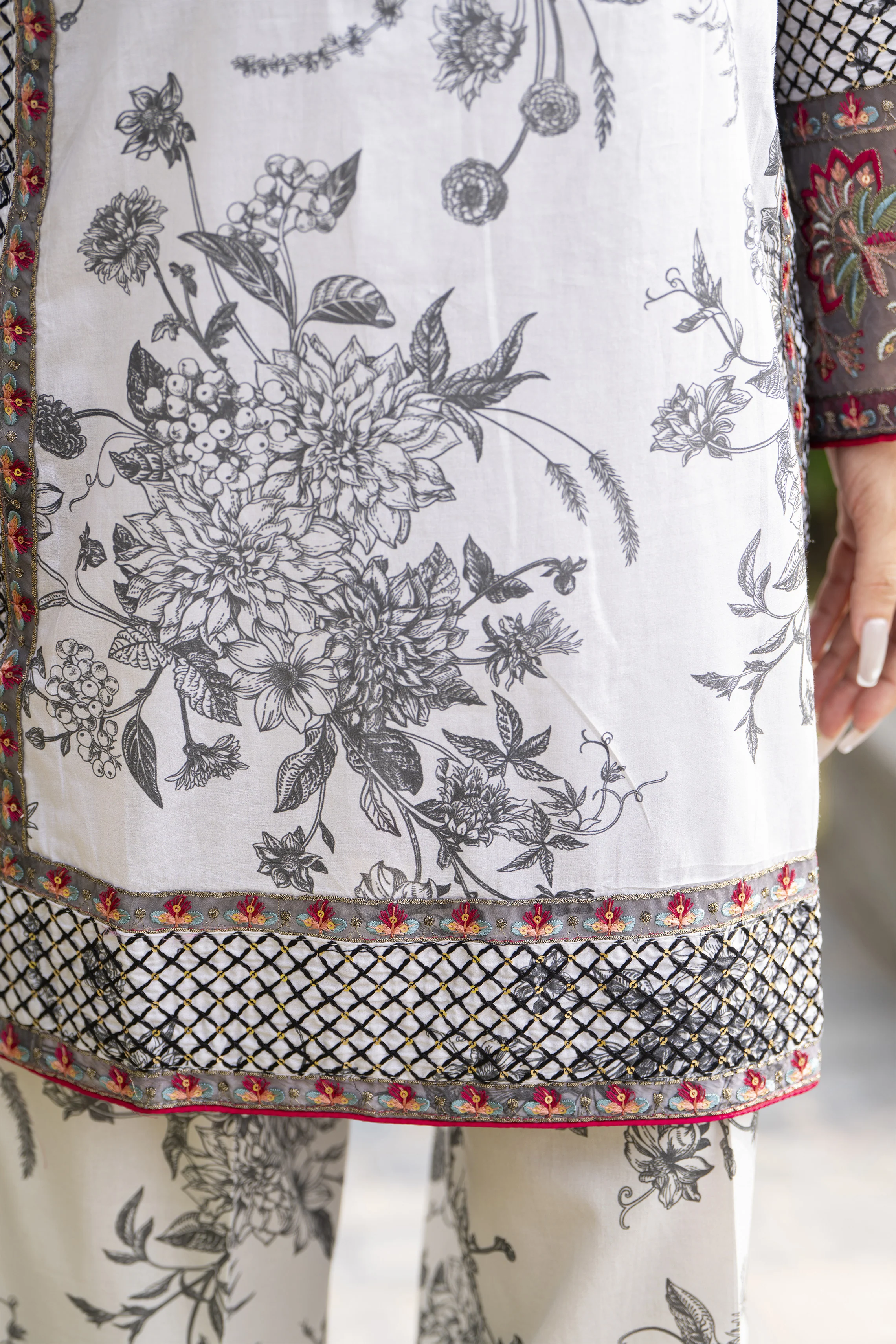 Motif Lawn Embroidered Co-ord Set-014 - Image 3