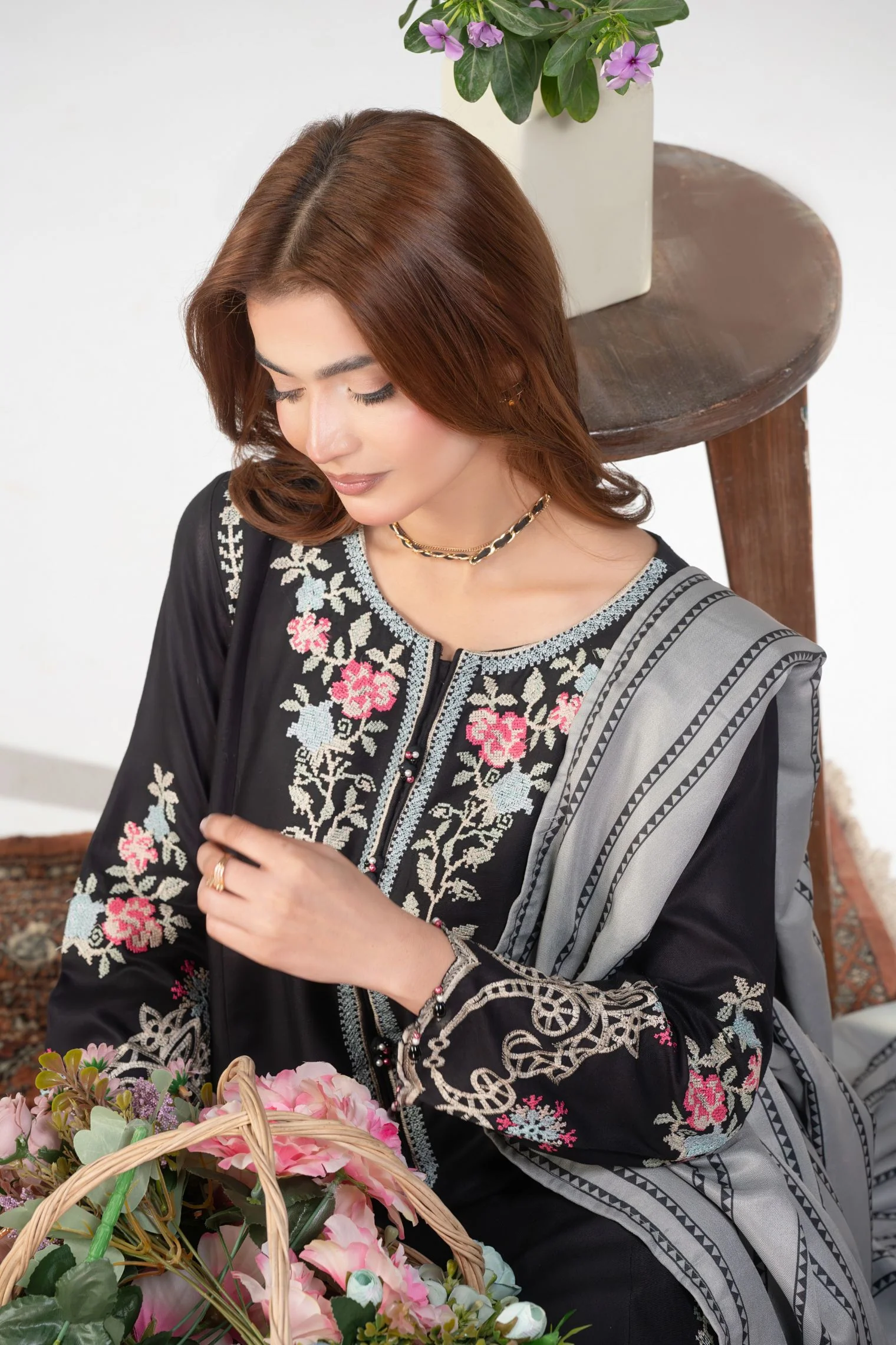 MOTIF MARINA EMBROIDERED SUIT-3933 - Image 10