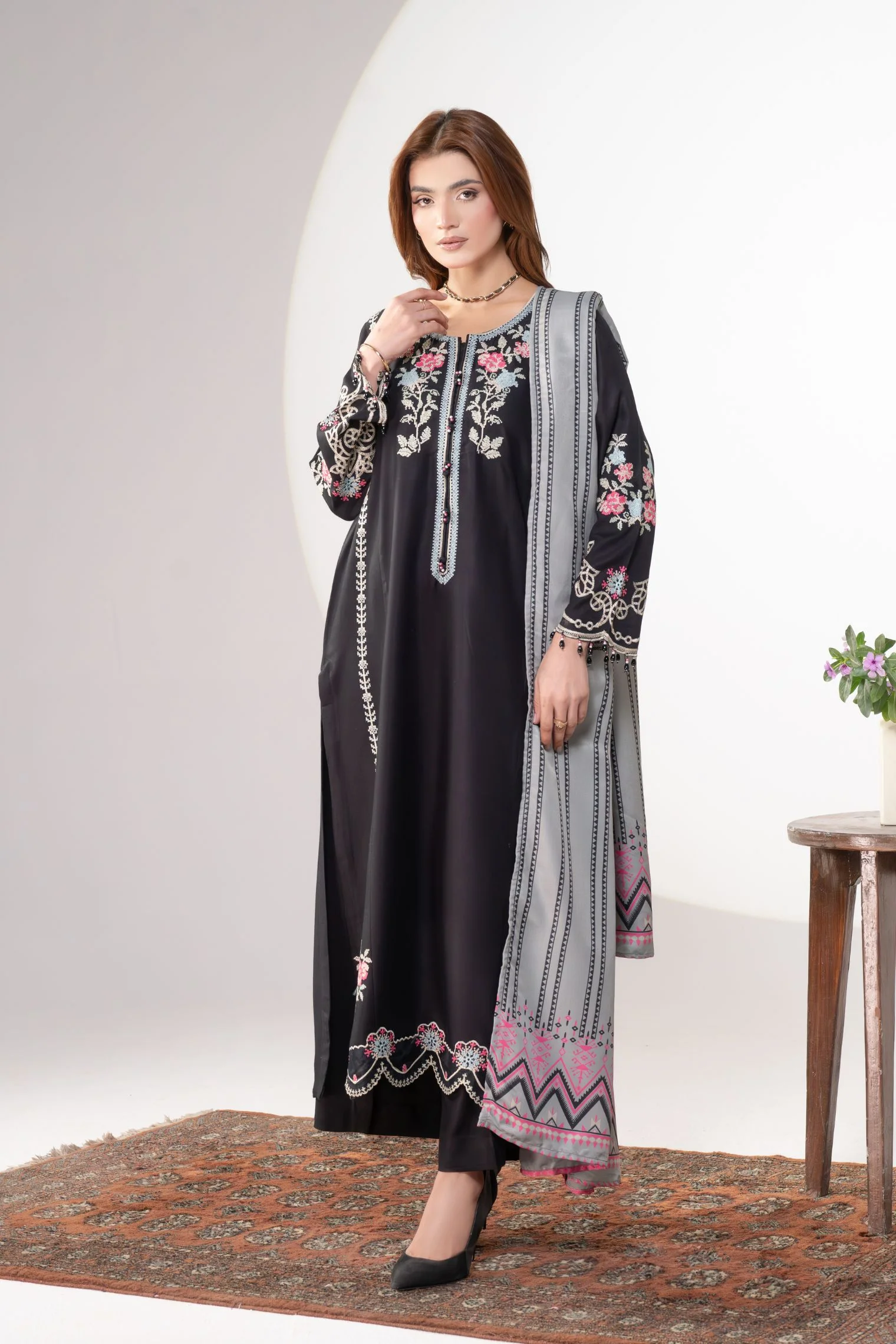 MOTIF MARINA EMBROIDERED SUIT-3933 - Image 3