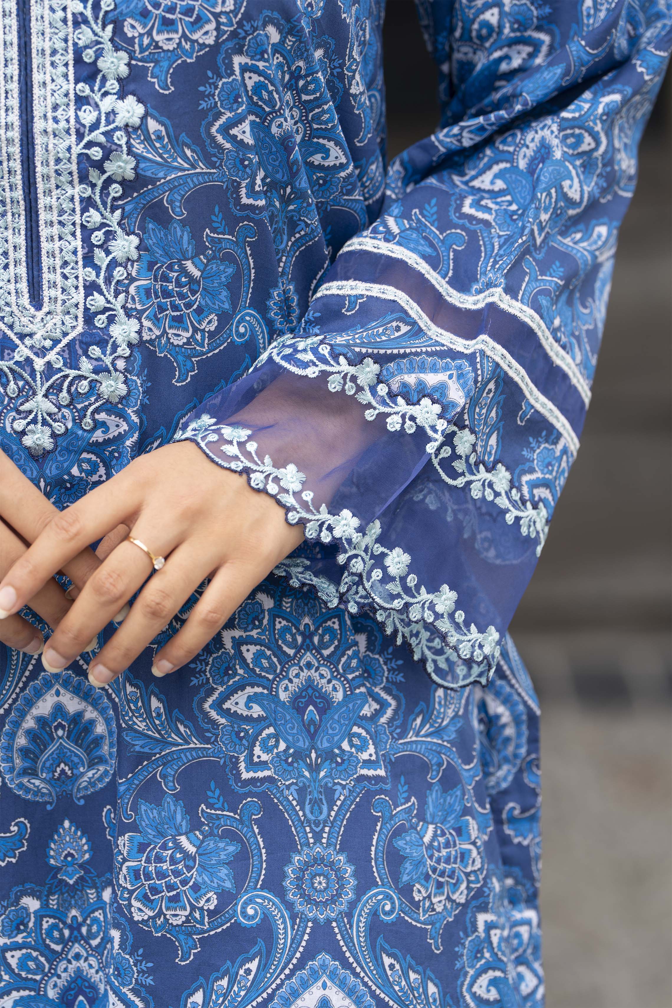 Motif Printed Lawn Suit-033 - Image 3