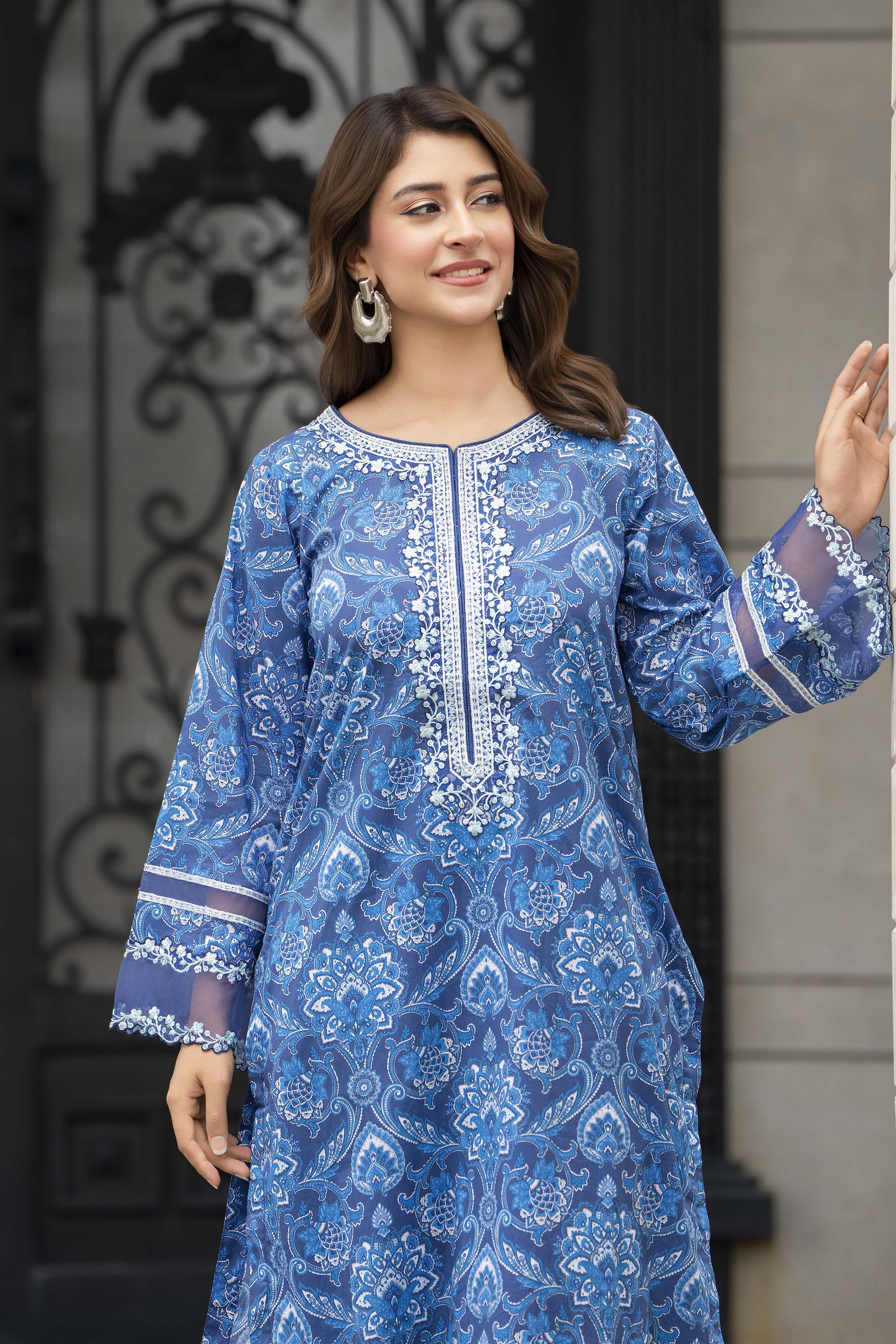 Motif Printed Lawn Suit-033 - Image 5